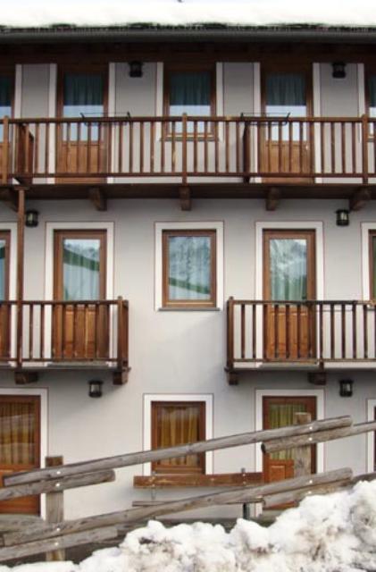 Meuble Lo Miete Viei Hotel Champoluc Buitenkant foto